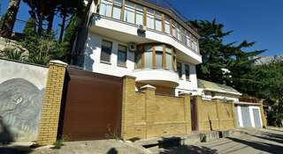 Гостиница Гостевой Дом у Виктора Алупка-0